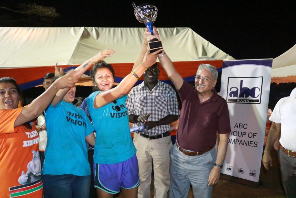  Mr. Raj Arora, ABC Bank's chief credit officer, presents an award during the event as Mr. Douglas Okiring' ABC Bank Kisumu Branch manager looks on.